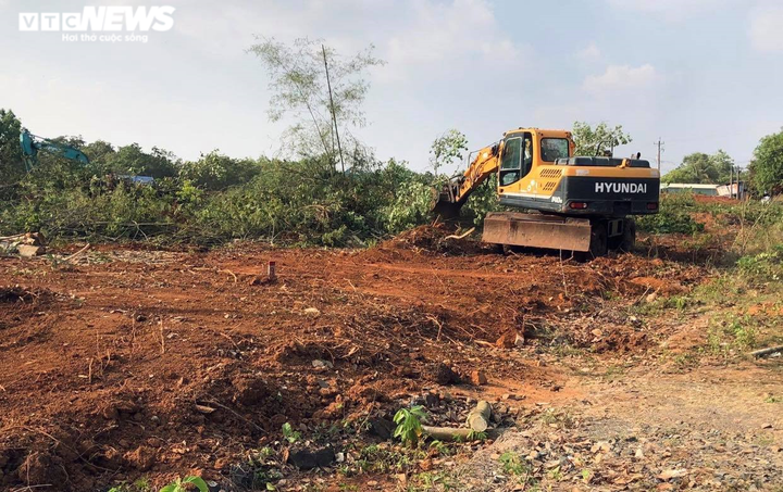 Bình Phước: Cò đất ôm sổ đỏ ra đường 'vẫy khách' sau đề xuất xây sân bay - 11