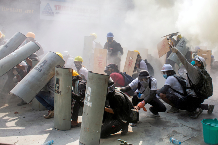 Ảnh: Myanmar như chiến trường - 1