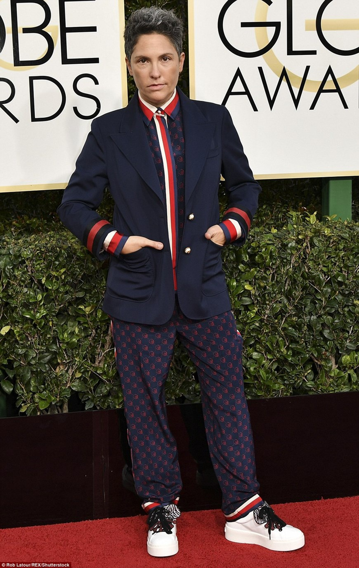 Quả cầu vàng ảnh 5 Ảnh: Những trang phục thảm họa ở giải Quả Cầu Vàng - 5