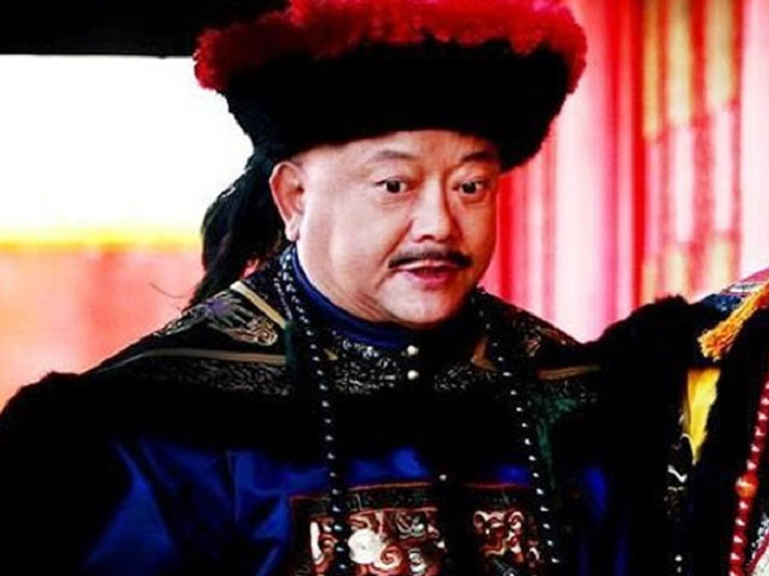 Vai diễn Hoà Thân do Vương Cương đóng đã trở thành kinh điển.