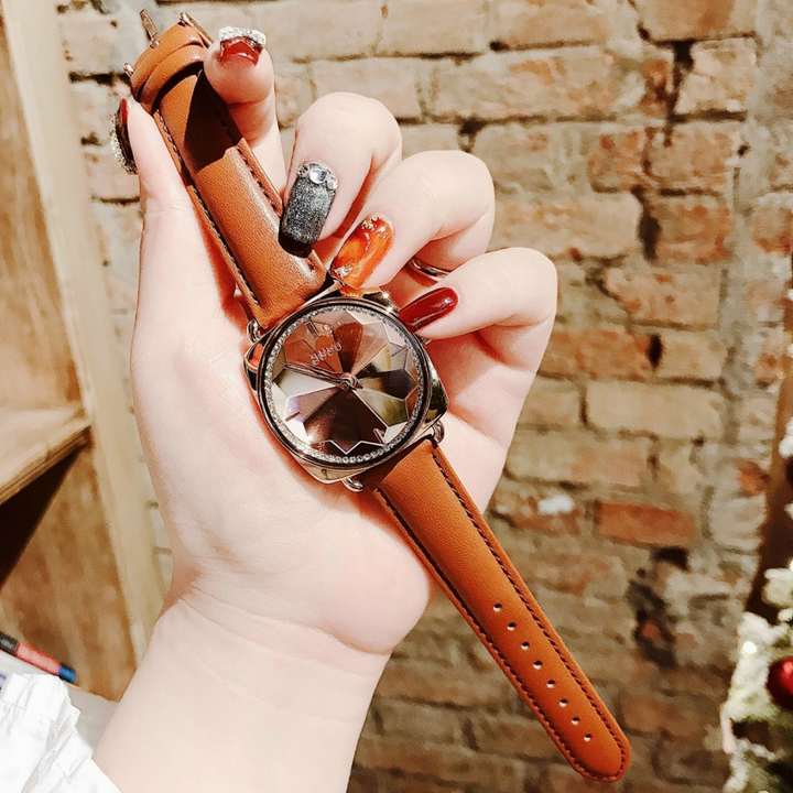 Kim Huyền Shop: Cửa hàng đồng hồ đa phong cách - 1