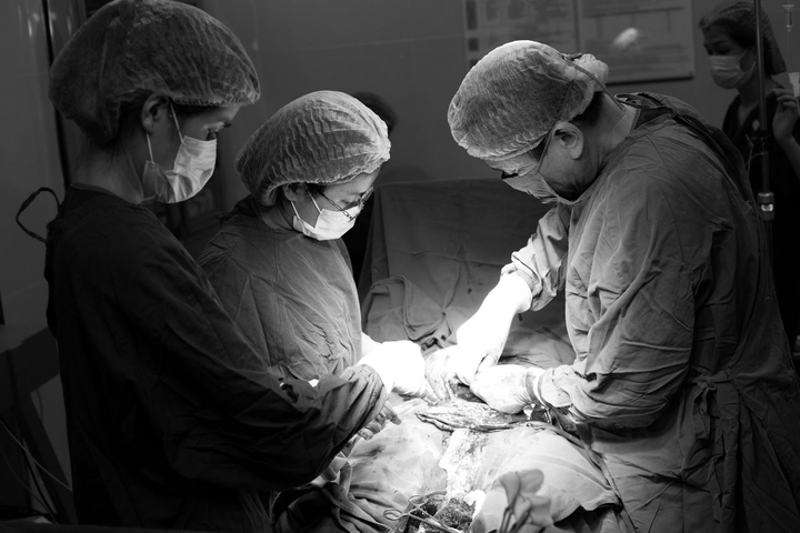 Cuộc 'vượt cạn' thành công của bà bầu mang khối u lớn - 2