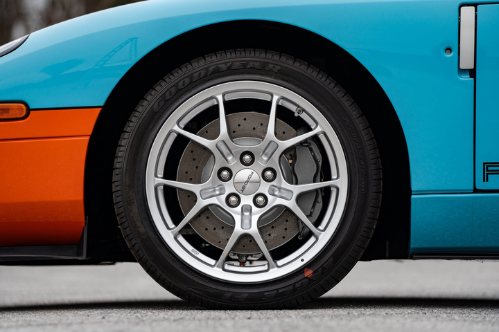 Đấu giá Ford GT Heritage Edition 2006 mới lăn bánh 4 km - 4