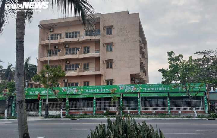 Vắng khách, nhà hàng, dịch vụ du lịch ven biển Đà Nẵng hoang vắng, tiêu điều - 1