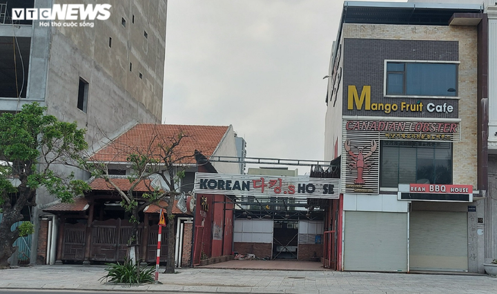Vắng khách, nhà hàng, dịch vụ du lịch ven biển Đà Nẵng hoang vắng, tiêu điều - 6