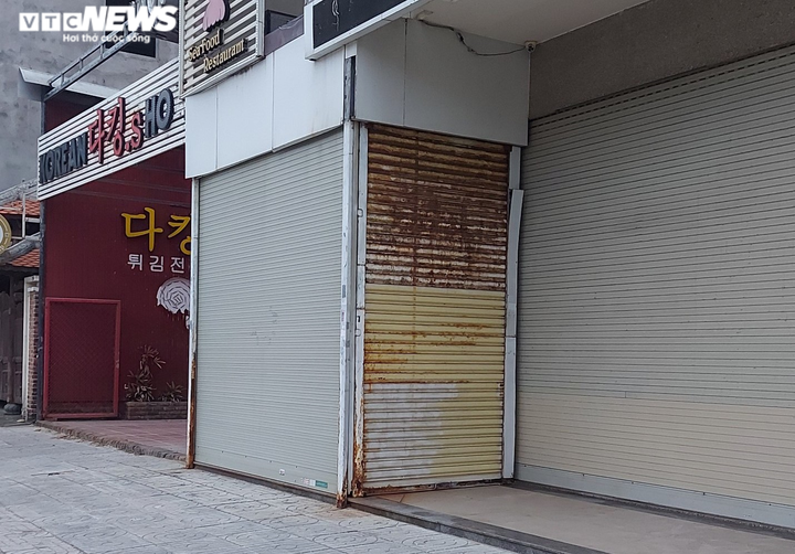 Vắng khách, nhà hàng, dịch vụ du lịch ven biển Đà Nẵng hoang vắng, tiêu điều - 7