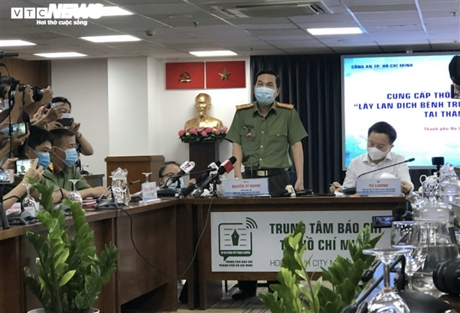 Đề nghị truy tố nam tiếp viên hàng không Vietnam Airlines làm lây lan COVID-19 - 1