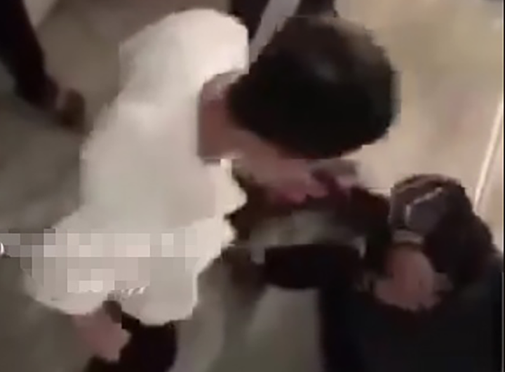 Nam sinh ở Đắk Lắk bị đánh hội đồng trong nhà vệ sinh - 1