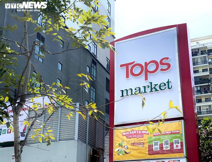 BigC 'thay tên đổi họ' thành Tops market, lác đác người Sài Gòn đến mua sắm - 3