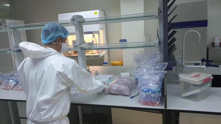 Một bệnh nhân COVID-19 tổn thương phổi 95% - 1