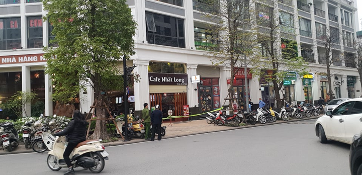 Đang uống cà phê, người đàn ông đi lên tầng 5 nhảy xuống đất nguy kịch - 1