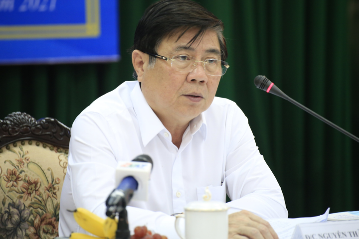 Chủ tịch TP.HCM: Chưa mở lại phòng gym, quán bar - 1