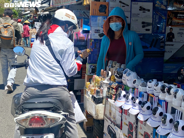 TP.HCM xử lý tiếng ồn karaoke tự phát: Người bán loa kéo đứng ngồi không yên - 5