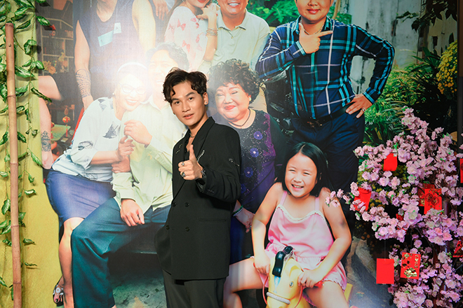 Ảnh: Hà Hồ, Kim Lý nhí nhảnh đùa giỡn với Trấn Thành - 14