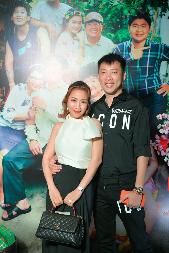 Ảnh: Hà Hồ, Kim Lý nhí nhảnh đùa giỡn với Trấn Thành - 10