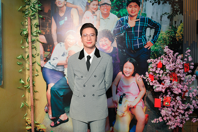 Ảnh: Hà Hồ, Kim Lý nhí nhảnh đùa giỡn với Trấn Thành - 2