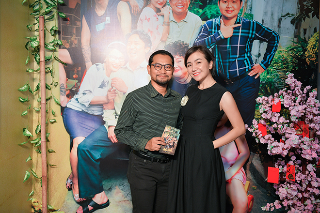 Ảnh: Hà Hồ, Kim Lý nhí nhảnh đùa giỡn với Trấn Thành - 4