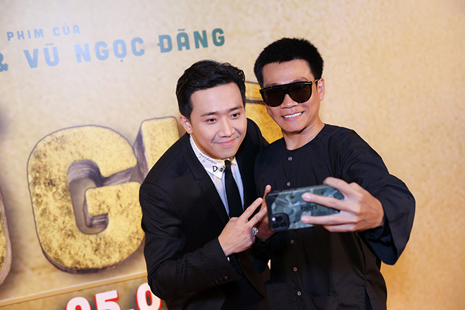 Ảnh: Hà Hồ, Kim Lý nhí nhảnh đùa giỡn với Trấn Thành - 21