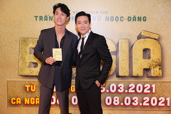 Ảnh: Hà Hồ, Kim Lý nhí nhảnh đùa giỡn với Trấn Thành - 16