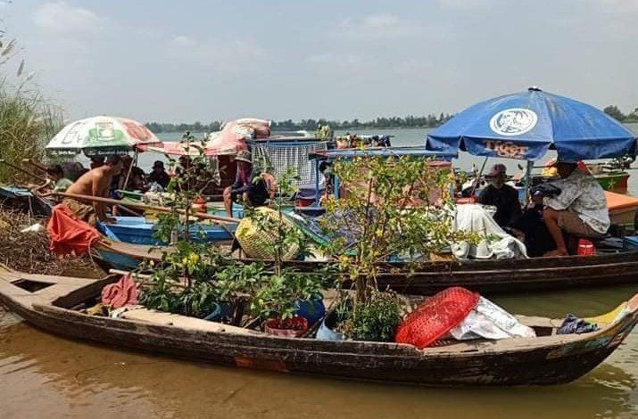 Ngăn 6 gia đình đi ghe nhập cảnh trái phép vào Việt Nam - 1