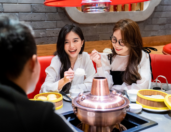 'Nếu bạn buồn, hãy tô thêm một chút son môi' - 3