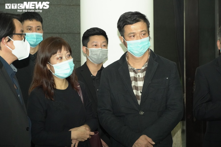 Diễn viên Công Lý, Thu Hà tiễn đưa NSND Trần Hạnh về nơi an nghỉ - 10