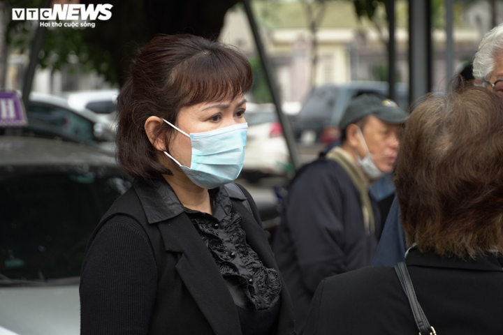 Diễn viên Công Lý, Thu Hà tiễn đưa NSND Trần Hạnh về nơi an nghỉ - 17