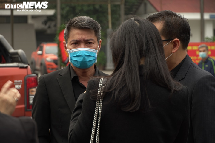 Diễn viên Công Lý, Thu Hà tiễn đưa NSND Trần Hạnh về nơi an nghỉ - 15