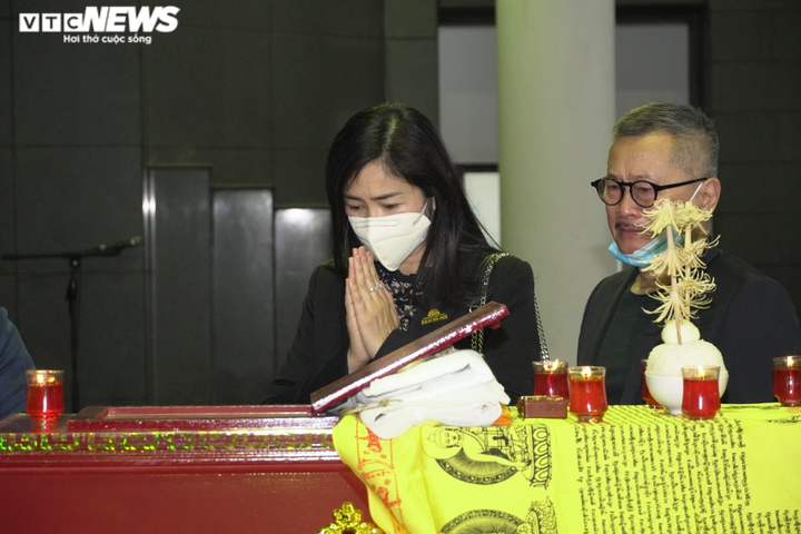 Diễn viên Công Lý, Thu Hà tiễn đưa NSND Trần Hạnh về nơi an nghỉ - 6