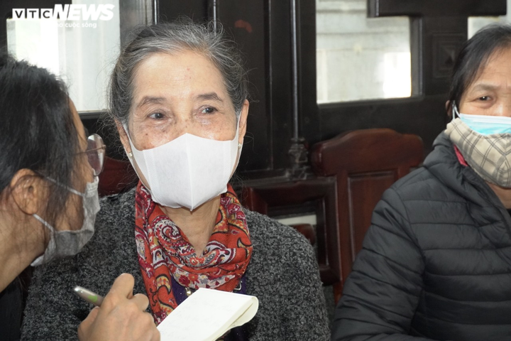 Diễn viên Công Lý, Thu Hà tiễn đưa NSND Trần Hạnh về nơi an nghỉ - 13