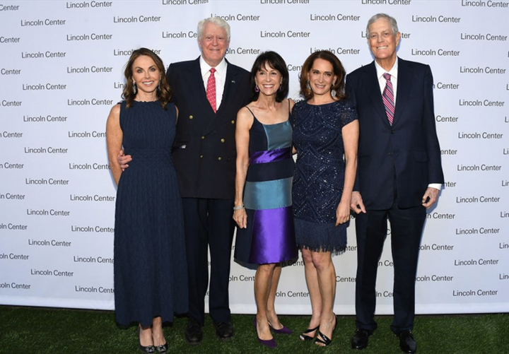 Hé lộ khối tài sản 'khủng' của 5 gia tộc giàu nhất nước Mỹ - 3