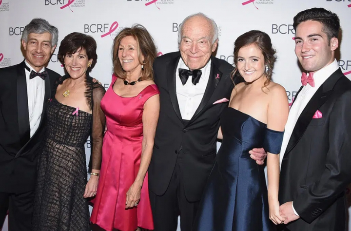 Hé lộ khối tài sản 'khủng' của 5 gia tộc giàu nhất nước Mỹ - 6