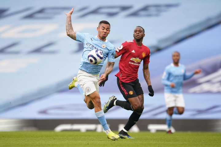 Man Utd nhấn chìm Man City, cắt chuỗi 21 trận toàn thắng của đại kình địch - 2