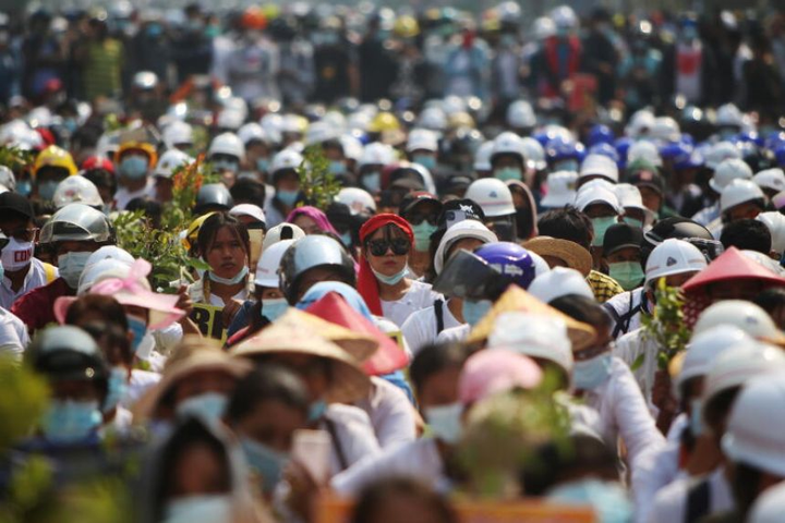 Lực lượng an ninh đột kích trong đêm, biểu tình càng lớn hơn ở Myanmar - 4