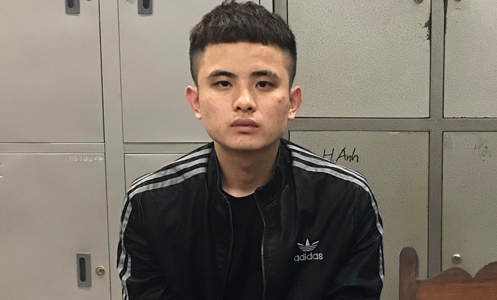 Đâm bạn gái trọng thương rồi lấy điện thoại bỏ đi - 1