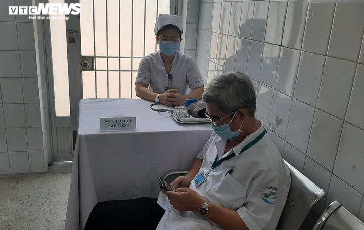 Ảnh: Ngày tiêm vaccine COVID-19 đầu tiên tại TP.HCM - 5