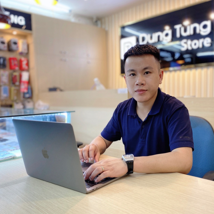 CEO Phạm Thanh Tùng: Người đặt ra tôn chỉ phục vụ 'vàng' cho Dung Tùng Store - 1
