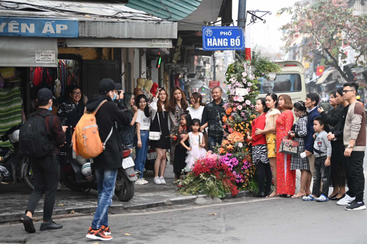 Hơn 100 cột đèn 'nở hoa' giữa trung tâm Hà Nội - 8