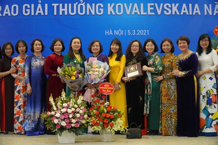 Những bóng hồng trên mặt trận khoa học sở hữu hơn 300 bài báo quốc tế - 2