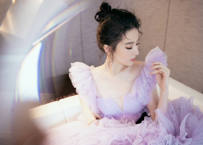 Lưu Diệc Phi giảm béo, khoe góc nghiêng thần thánh - 3