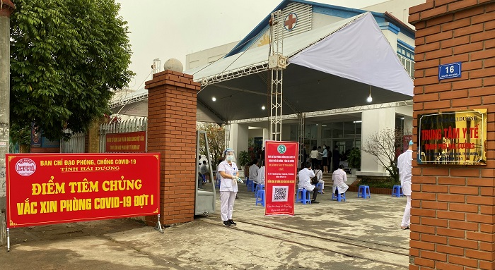 Ảnh: Những mũi tiêm vaccine COVID-19 đầu tiên ở Hà Nội và Hải Dương - 4