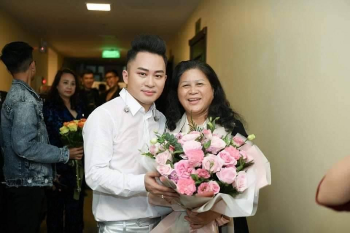 Tùng Dương: Vợ ít khi hài lòng về tôi - 2