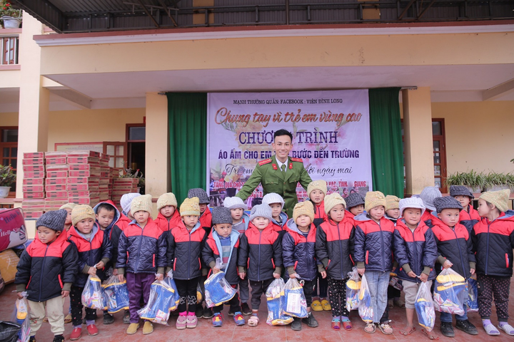 Viên Đình Long: Chàng sinh viên bán sách lên miền núi làm từ thiện - 1