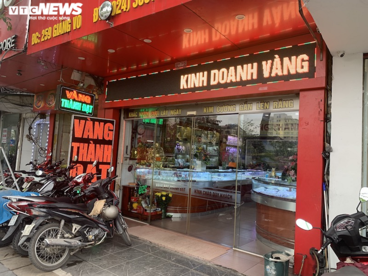 Giá vàng rẻ nhất 1 năm, khách hàng vẫn thờ ơ - 4