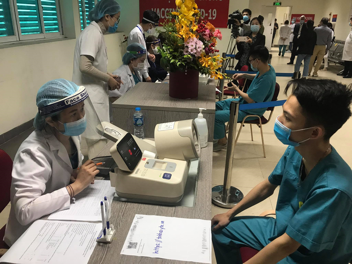 Hà Nội sẽ triển khai tiêm vaccine COVID-19 thế nào? - 1