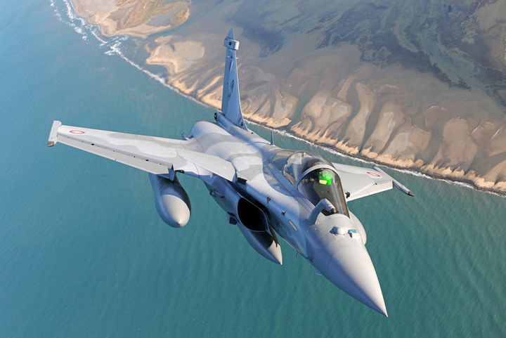 Top 5 máy bay chiến đấu 'đẹp mã' nhất thế giới - 3
