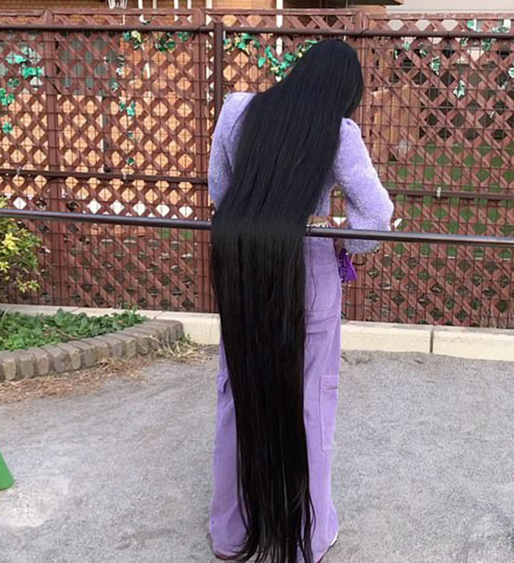 Cô gái Nhật nổi tiếng nhờ mái tóc dài 2 mét - 5