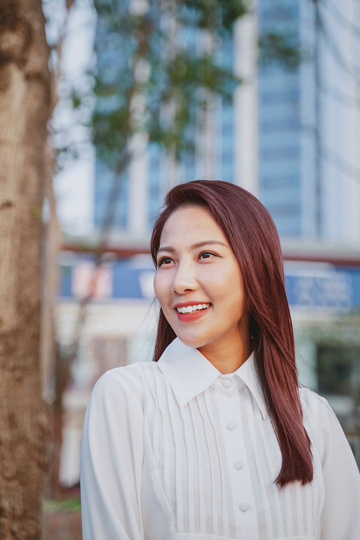 BTV Quỳnh Hoa: 'Khán giả hỏi tôi sao không dẫn thời tiết nữa' Vì sao BTV Quỳnh Hoa dừng dẫn thời tiết trên VTV? - 5