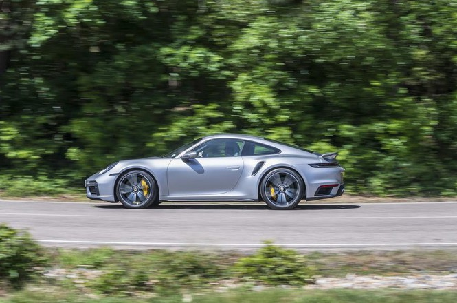 10 siêu xe thể thao năm 2021 - 4