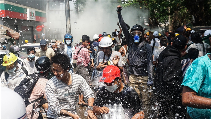 Thêm 300 người biểu tình bị an ninh Myanmar bắt giữ - 1